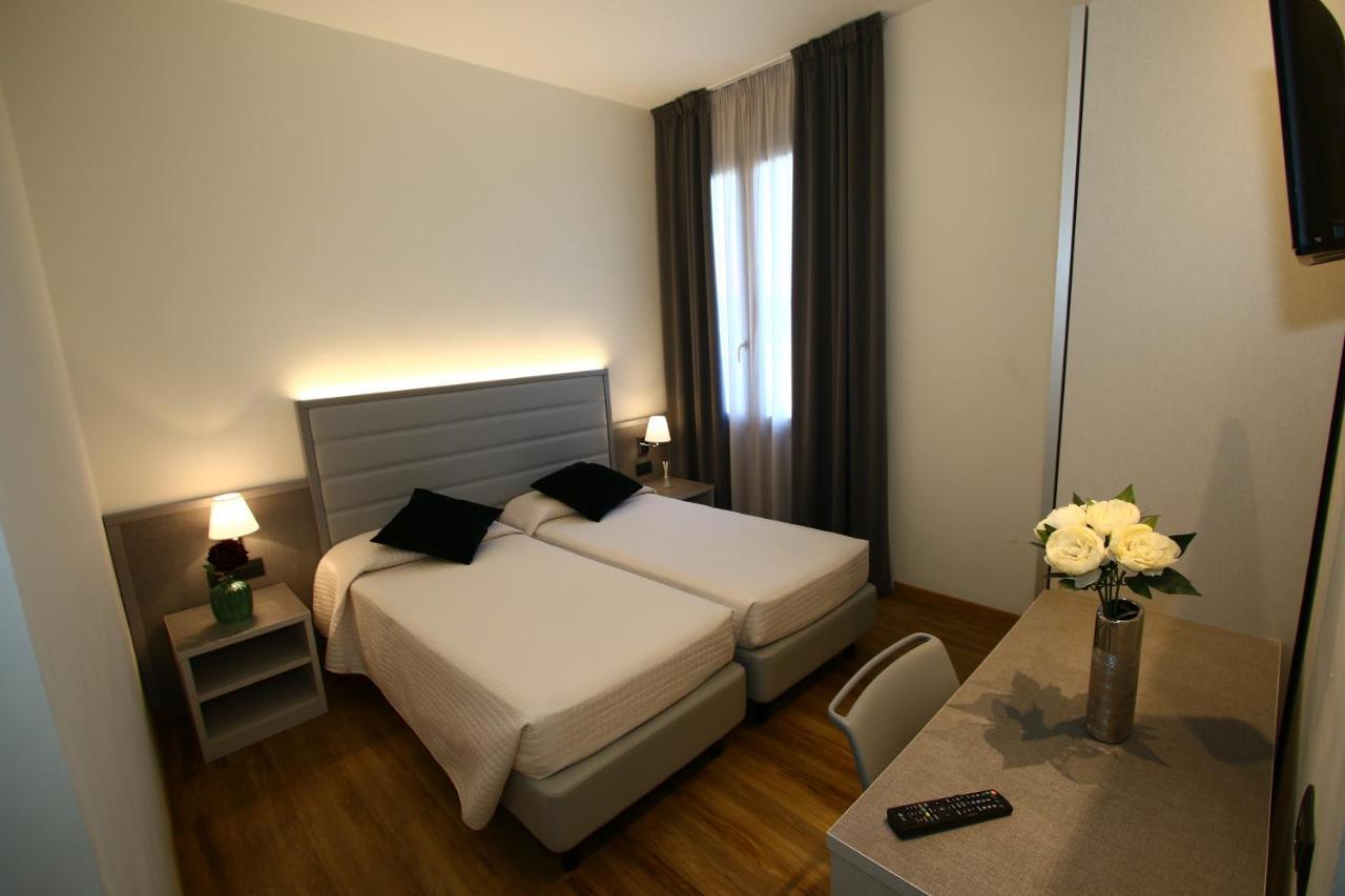 My Place Hotel Ріміні Екстер'єр фото